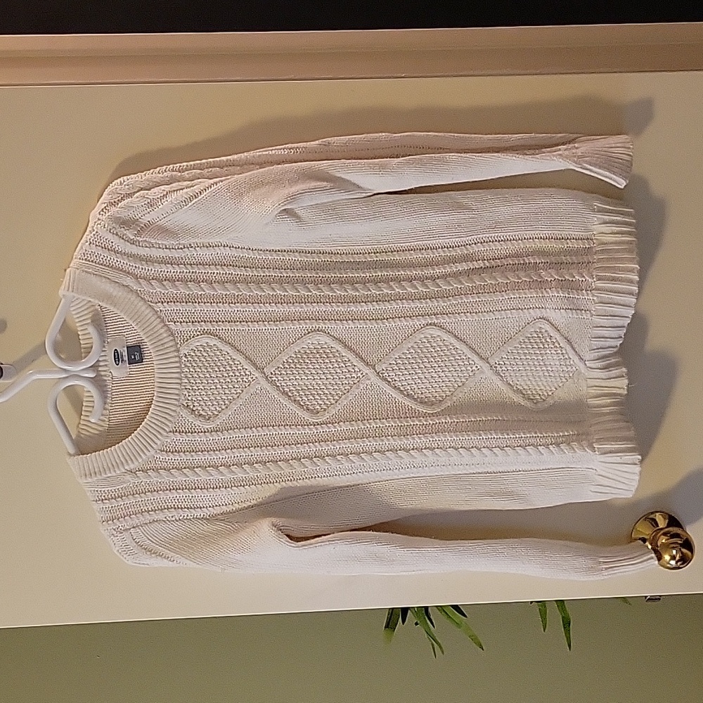 Old Navy White Sweater Medium